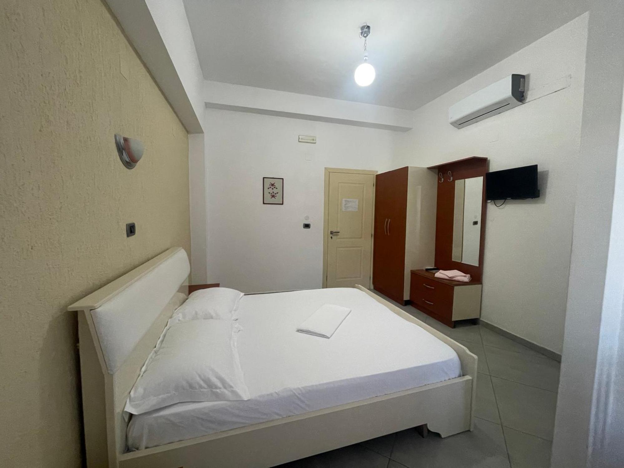 Hotel Latifi Gramsh Esterno foto