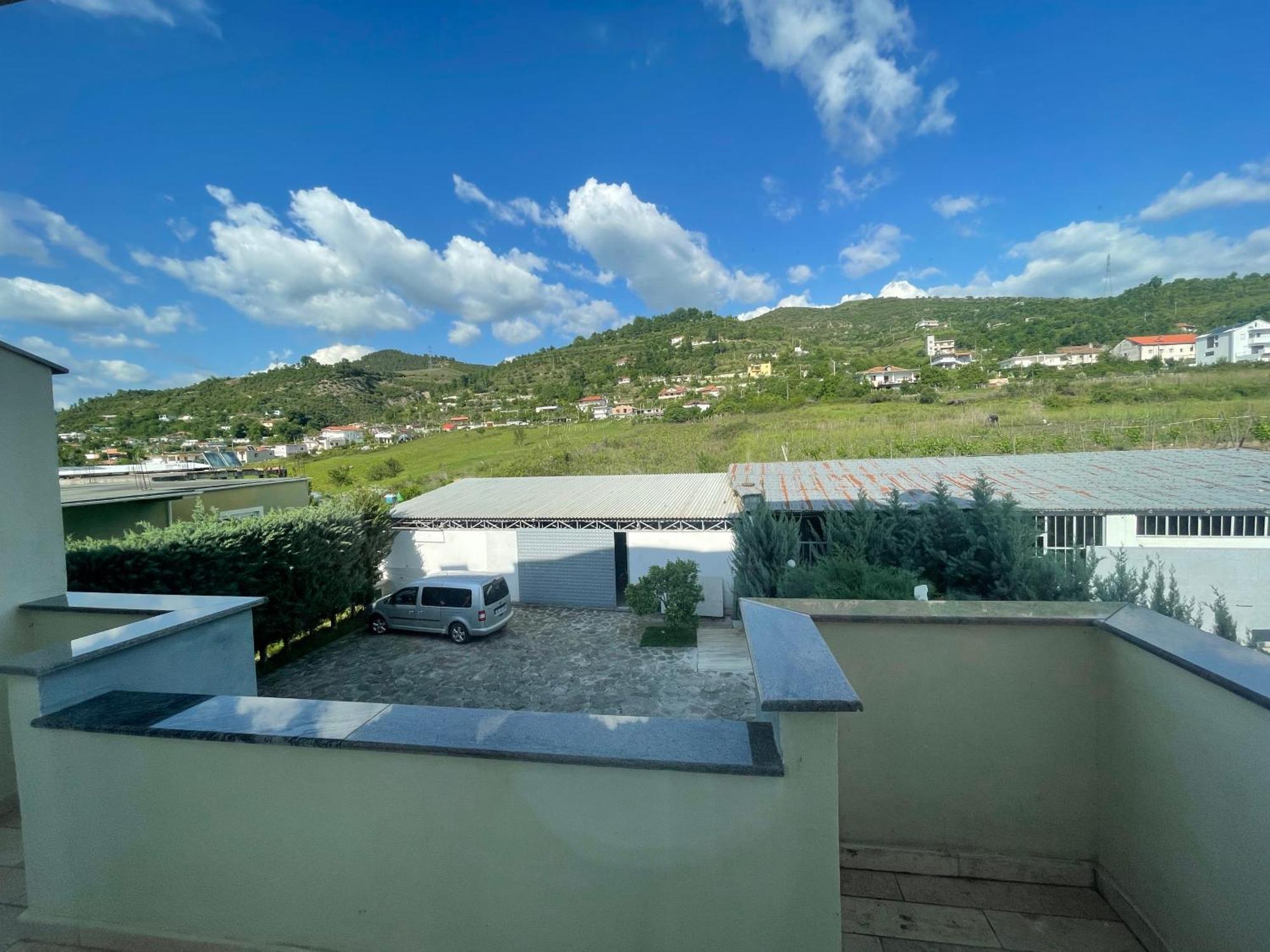 Hotel Latifi Gramsh Esterno foto