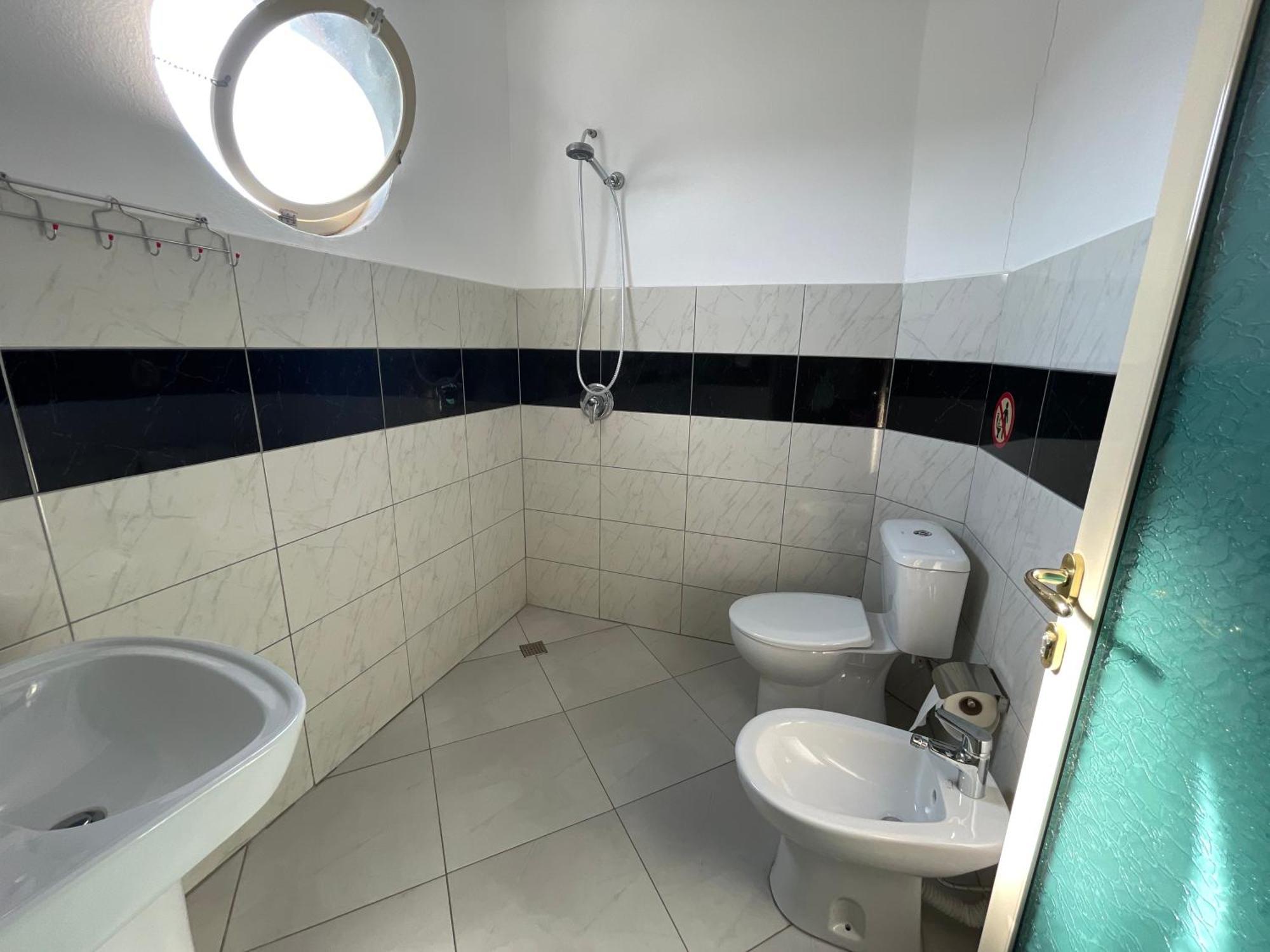 Hotel Latifi Gramsh Esterno foto