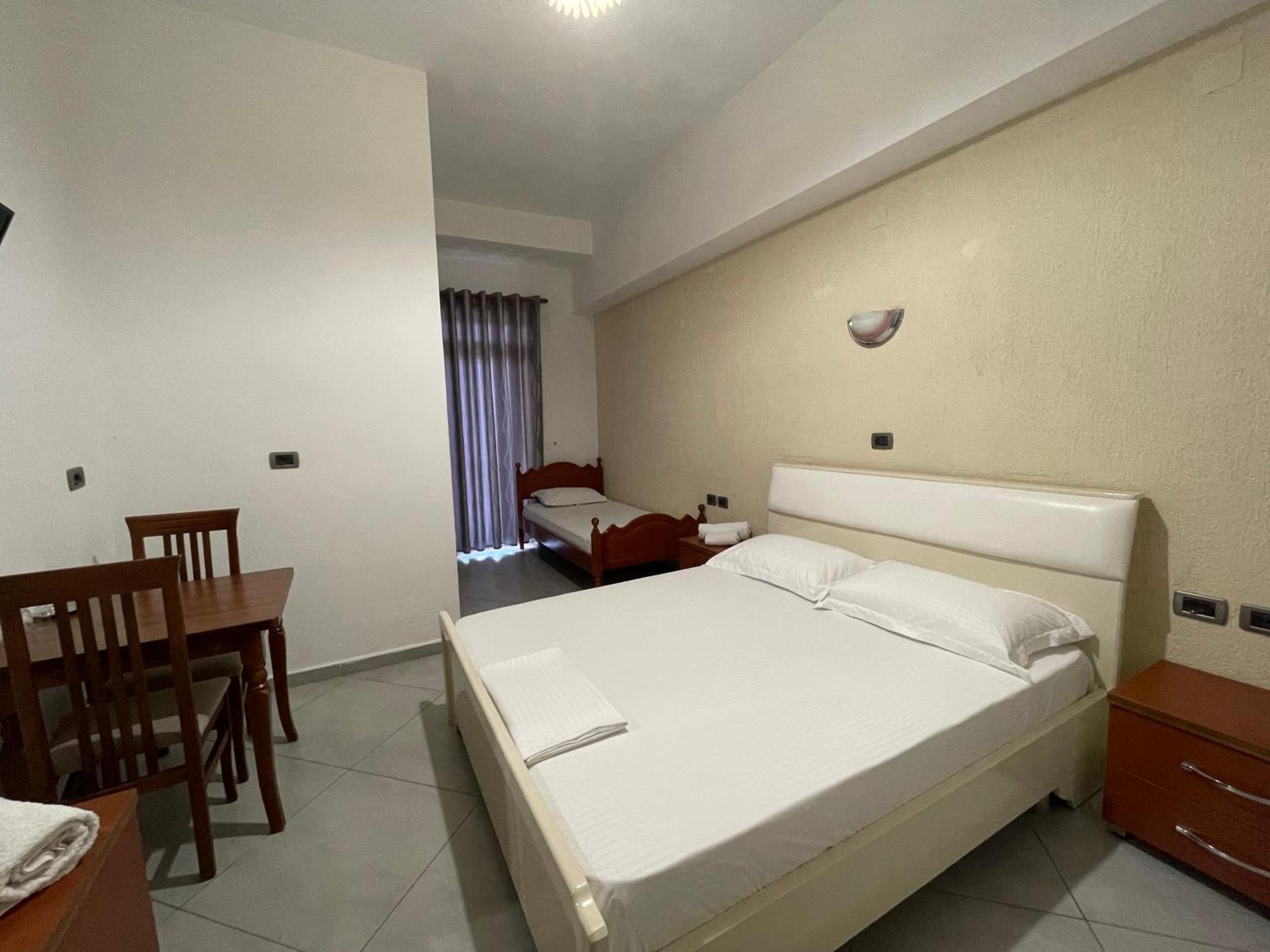 Hotel Latifi Gramsh Esterno foto
